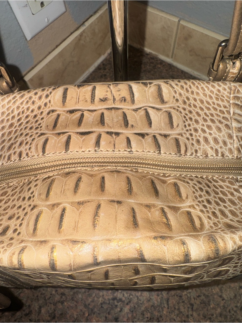 Sharif Croc-Embossed Shoulder Bag with pouch EUC - Picture 4 of 10